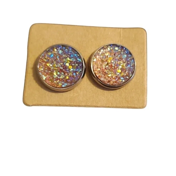 𝅺2 pair of stud earrings - Picture 2 of 2